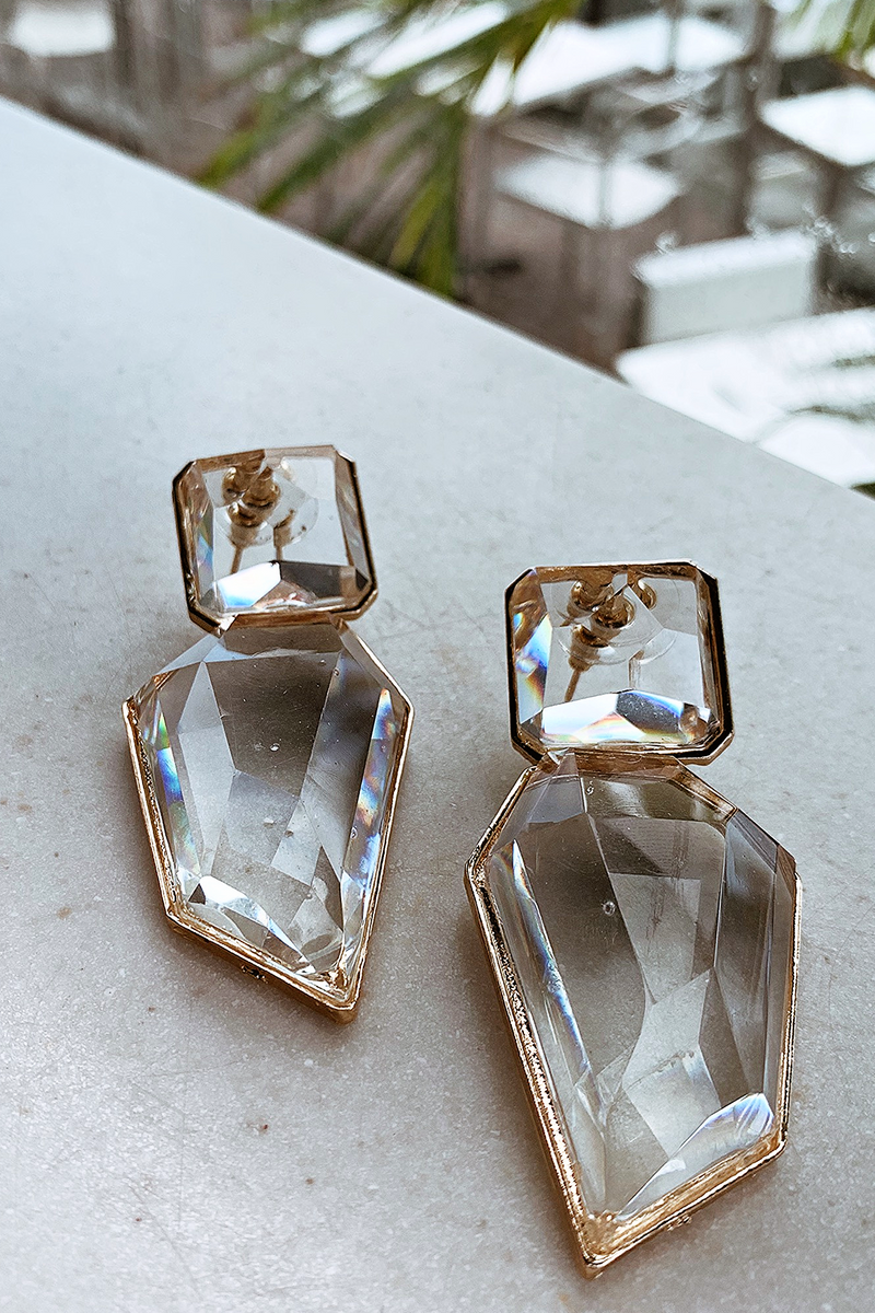 CRYSTAL CLEAR GLD DETAILED EARRINGS